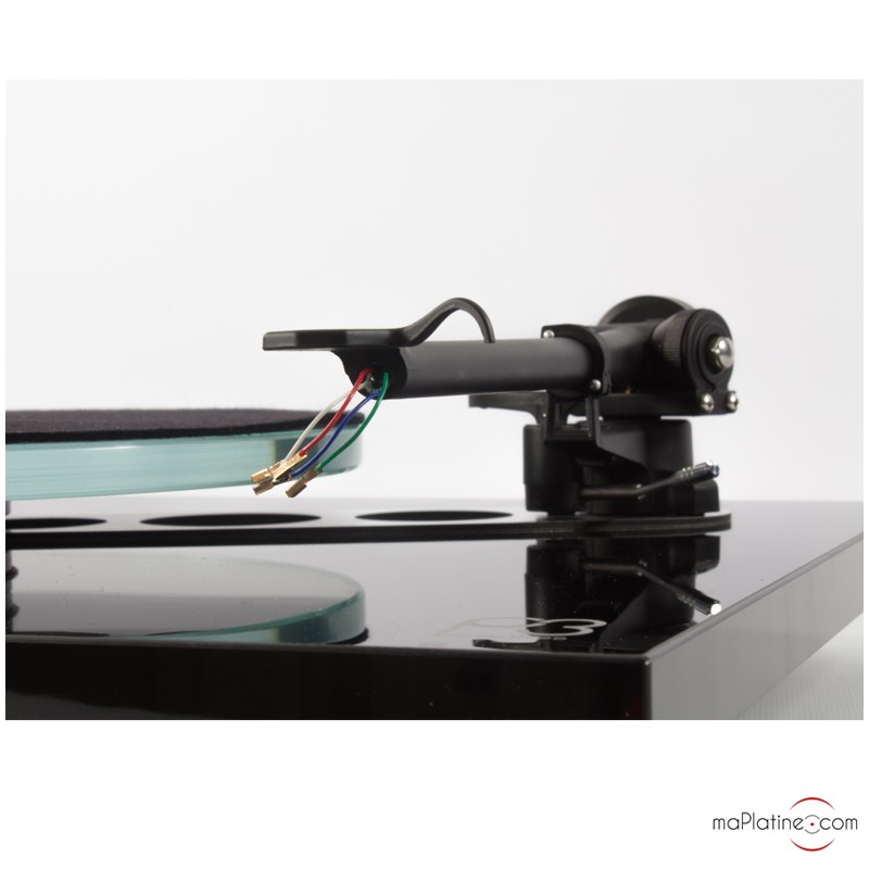 Tourne disque REGA PLANAR 3 noir laqué avec cellule